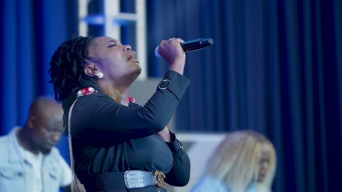 Christine – Ewo